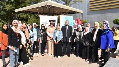 نائب رئيس جامعة عين شمس يشهد ثاني فعاليات مبادرة اطمن بكلية البنات