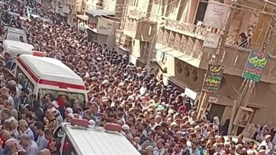 محافظ الغربية يقدم واجب العزاء في وفاة 11 شخصا من أسرة واحدة بالمحلة الكبرى