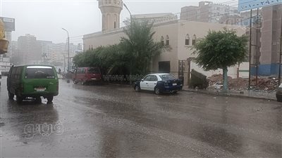 أمطار متوسطة وغيوم.. شوارع طنطا تغرق في مياه الأمطار|صور
