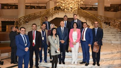 تجهيزا للقمة العربية.. أبو الغيط يلتقي الوفد الإعلامي فور وصوله الجزائر|صور