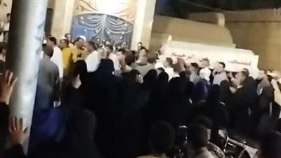 بعد مصرعها بطلقة طائشة فى حنة ابنتها.. أهالي ساقية المنقدي بالمنوفية يشيعون جنازة سيدة | صور