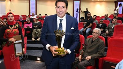 تكريم نجوم الفن في حفل 