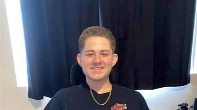 نجاة عامل بناء من الموت بأعجوبة شطرت رافعة جسمه نصفين | صور