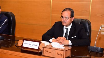 رئيس جامعة سوهاج يحيل أمين معمل الحاسب الآلي المحترق للتحقيق 