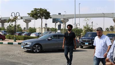 خالد النبوي يقدم العزاء والمواساة لأسرة الكاتب بهاء طاهر | فيديو 