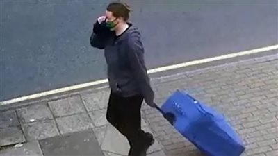 وضعت جثمانها في حقيبة.. قصة جريمة بطلتها امرأة قتلت صديقتها بسبب أموالها