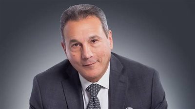 محمد الأتربي: 400 عميل في بنك مصر سحبوا دولارات للإفراج عن بضائعهم من الميناء | فيديو