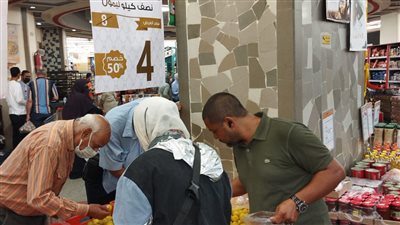 وكيل وزارة التموين بالإسكندرية: لا تهاون مع محتكري السلع الغذائية 