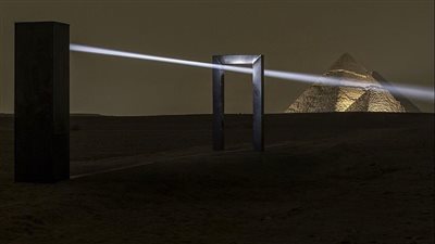 للمرة الثانية.. الأهرامات تحتضن معرض الأبد هو الآن | صور