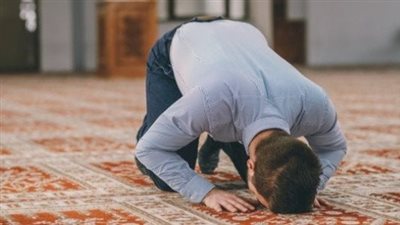 تفسير حلم صلاة العصر في المنام وعلاقته بالتخلص من الأزمات 
