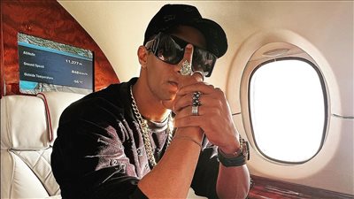 بفلاشة وبدون عازفين.. محمد رمضان يغني في مهرجان أفريقيا ببرج خليفة | فيديو