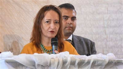 سائحة رومانية تشيد بشواطئ الإسكندرية وما تم من إنجازات بها