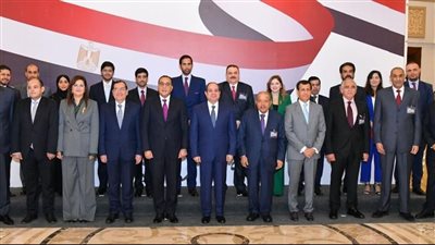 8 صور ترصد تفاصيل لقاء السيسي مع مجتمع رجال الأعمال والشركات القطرية