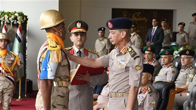 القائد العام للقوات المسلحة يشهد الاحتفال بتخريج دفعات جديدة من المعاهد الصحية