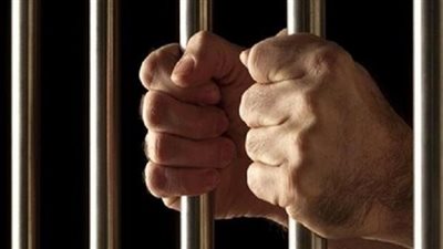 حبس عاطل لاتهامه بسرقة سيارة بأسلوب 