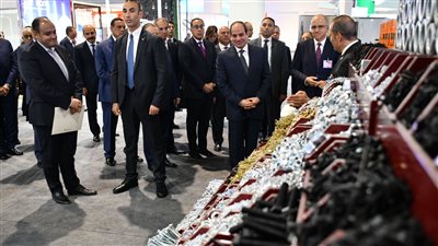 10 صور ترصد حضور السيسي وتفقد الملتقى والمعرض الدولي الأول للصناعة
