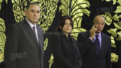 وصول ابنة فريد الديب إلى مسجد عمر مكرم لاستقبال العزاء في وفاة والدها | فيديو و صور