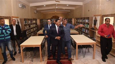 محافظ مطروح يتفقد تجهيزات مكتبة مصر العامة بسيوة|صور