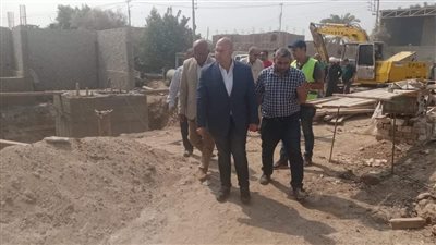 نائب محافظ الجيزة يتفقد مشروعات الصرف الصحي بالعياط والصف