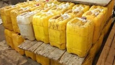 ضبط 188 لتر زيت طعام فاسد في مخزن بالجيزة