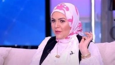 لبستِ الحجاب عشان شعرك وقع.. منال عبد اللطيف تكشف الحقيقة | فيديو