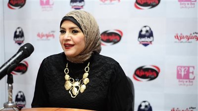 منال عبد اللطيف: طليقة جوزي كانت قاعدة عندي لما تعبت وربيت بنتها بعد وفاتها | فيديو