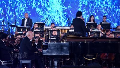 فيها حاجة حلوة.. إبداعات عمر خيرت تضيء ليالي الموسيقى في حفل 