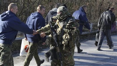 تحرير 63 جنديا روسيا من الأسر في أوكرانيا بوساطة دولة عربية 