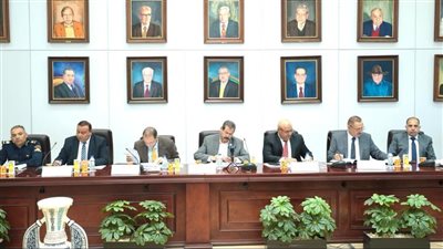 وزير السياحة والآثار يترأس الاجتماع الثاني للجنة الدائمة لتراخيص المنشآت الفندقية والسياحية