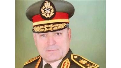 رئيس الأركان يشهد بيانًا عمليا لأعمال التطهير الكيميائي بإحدى القواعد الجوية