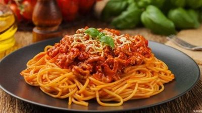 طريقة عمل المكرونة الإيطالية بالصلصة الحمراء 