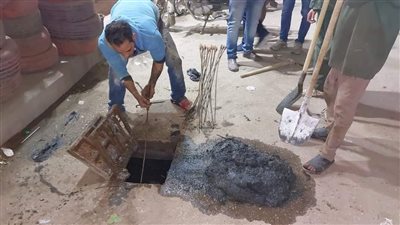 تطهير بالوعات الأمطار وتنفيذ 20 قرار غلق في حملة مكبرة بالجيزة | صور