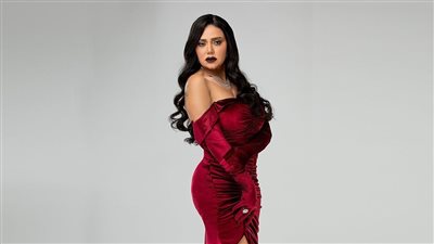 رانيا يوسف تستعرض أناقتها بالأحمر في أحدث ظهور