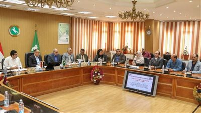 محافظ الشرقية يبحث دفع عجلة الاستثمار في اجتماع مجلس إدارة المدن الصناعية 