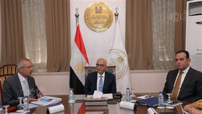 وزير التعليم يلتقي رئيس مجلس إدارة مصنع الطائرات لبحث تطوير التعليم قبل الجامعي