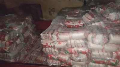 ضبط ٢٢ طن 4 سلع غذائية في حملة تموينية بالوراق وشمال الجيزة