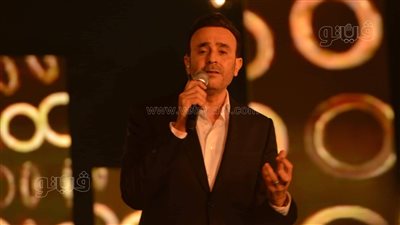 صابر الرباعي يبدأ حفله بـ