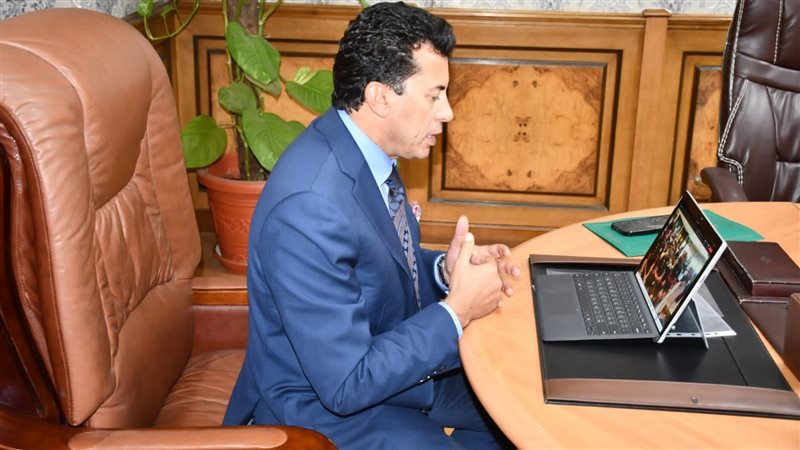وزير الرياضة خلال