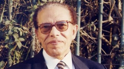 أتقن العزف الموسيقي وتمنى أن يصبح مخترعا وعمل بالصحافة.. 13 عاما على رحيل المفكر مصطفى محمود 