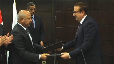 كامل الوزير ومحافظ المنوفية يوقعان بروتوكول تعاون لطرح النقل الداخلي على الشركات 