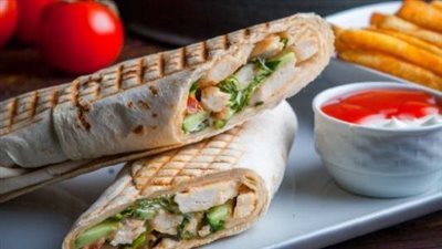 أوفر من الجاهزة.. طريقة عمل شاورما الفراخ في البيت 