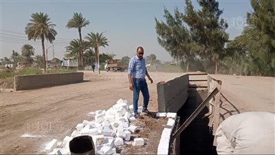 المحافظ يستجيب لشكوى المواطنين.. إنشاء حاجز حماية لكوبري صحارة سمسطا ببني سويف