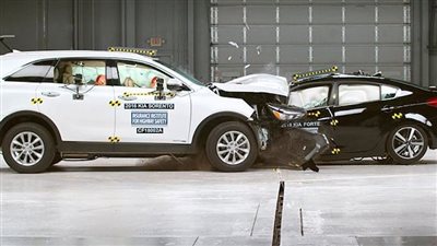 أفضل 4 سيارات في القيادة الآمنة بأمريكا 