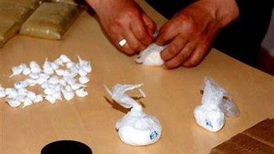 مناظرة جثة شاب عثر عليه داخل منزله وبجواره هيروين