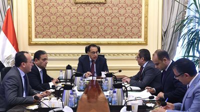 رئيس الوزراء يتابع موقف الانتقال الحكومي والمشروعات الجاري تنفيذها بالعاصمة الإدارية الجديدة