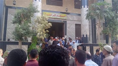 في جنازة مهيبة.. أهالي بنها يودعون جثمان مدرس توفي داخل الفصل | صور