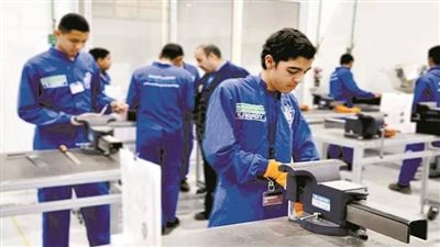 برلماني يقترح إلزام أصحاب الشركات بتدريب طلاب التعليم الفني