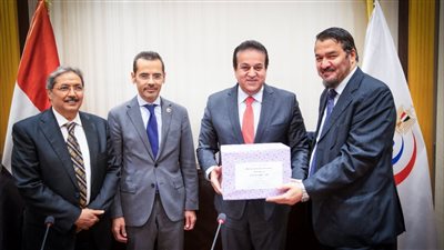 وزير الصحة: حريصون على نقل خبراتنا للشعوب العربية