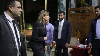 وزيرة الثقافة تقدم واجب العزاء في الكاتب بهاء طاهر | فيديو 