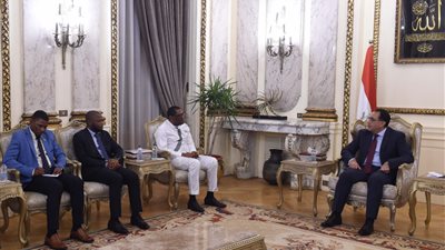 رئيس الوزراء يلتقى سفير سيراليون بالقاهرة
